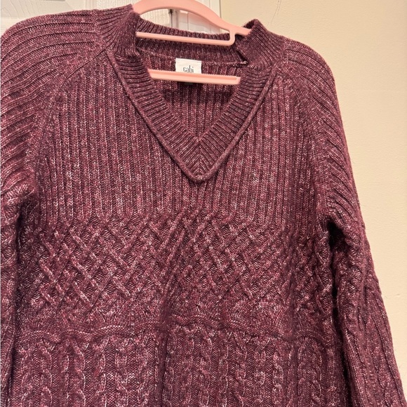 CAbi Chime V-Neck Pullover Sweater
Chunky Knit Maroon Sz : XS - Picture 3 of 10